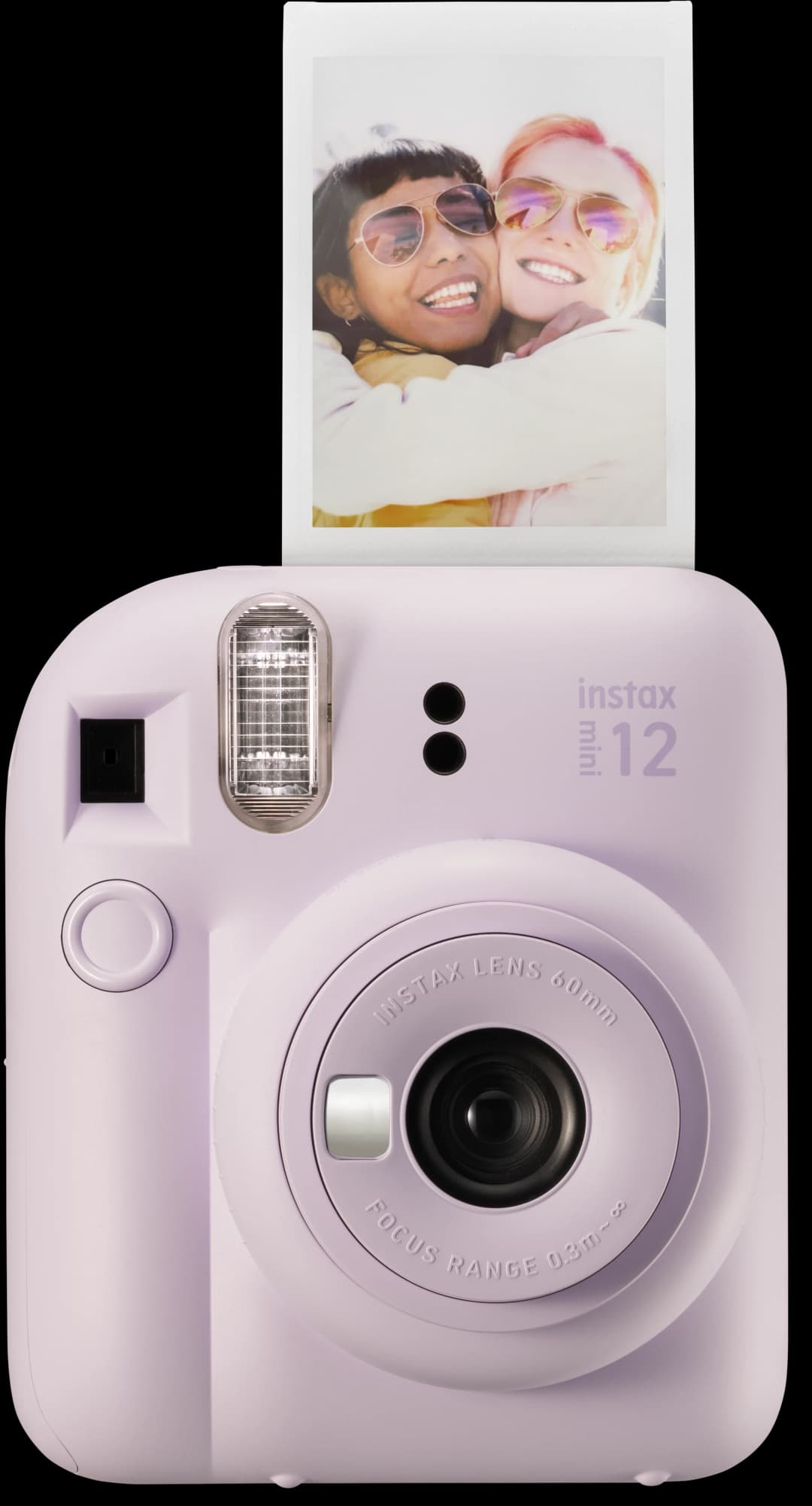 Lila Instax Mini 12 Kamera mit Foto von zwei sich umarmenden Frauen, auf weißem Hintergrund.