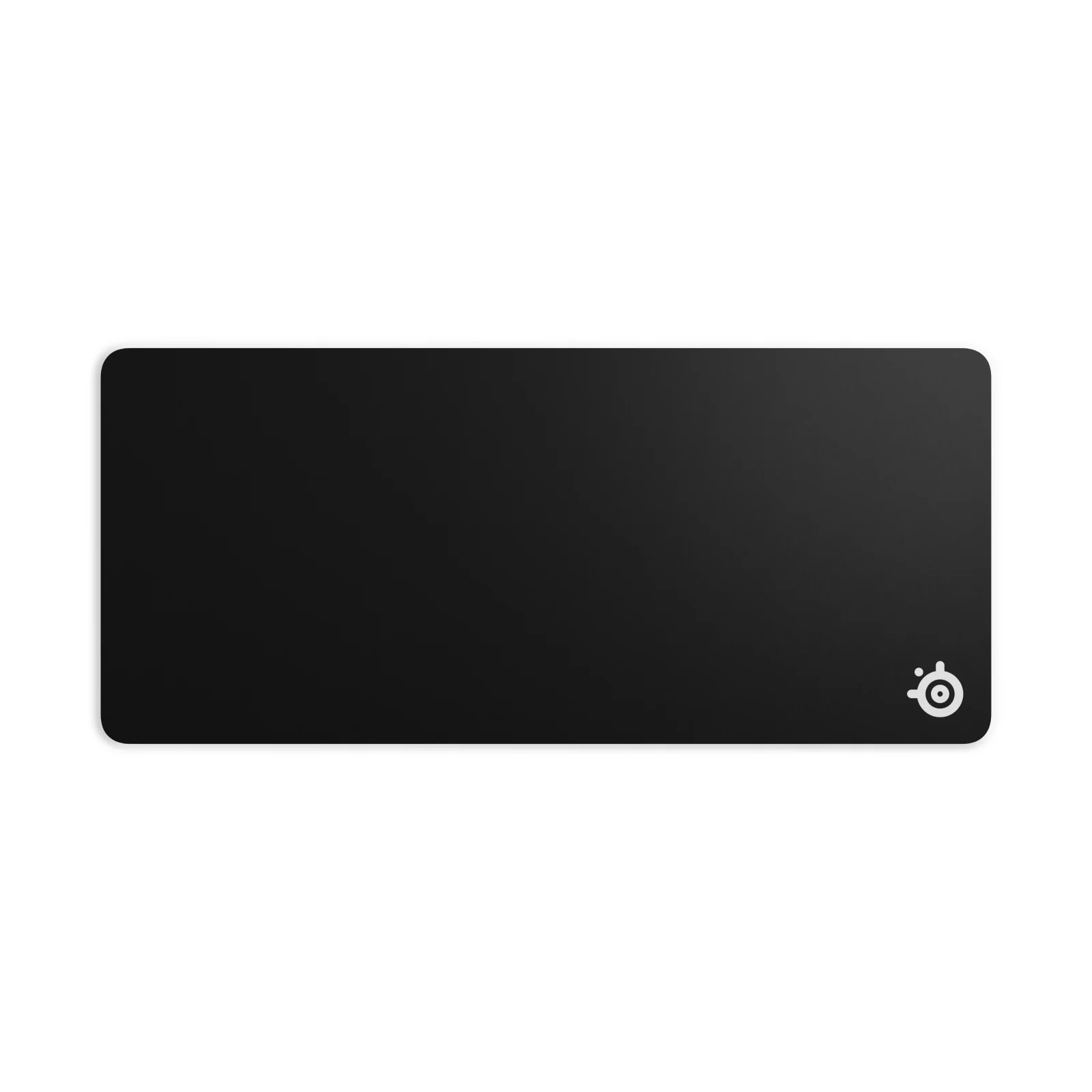 Schwarzes rechteckiges Mauspad. Abgerundete Ecken. SteelSeries-Logo in der unteren rechten Ecke.