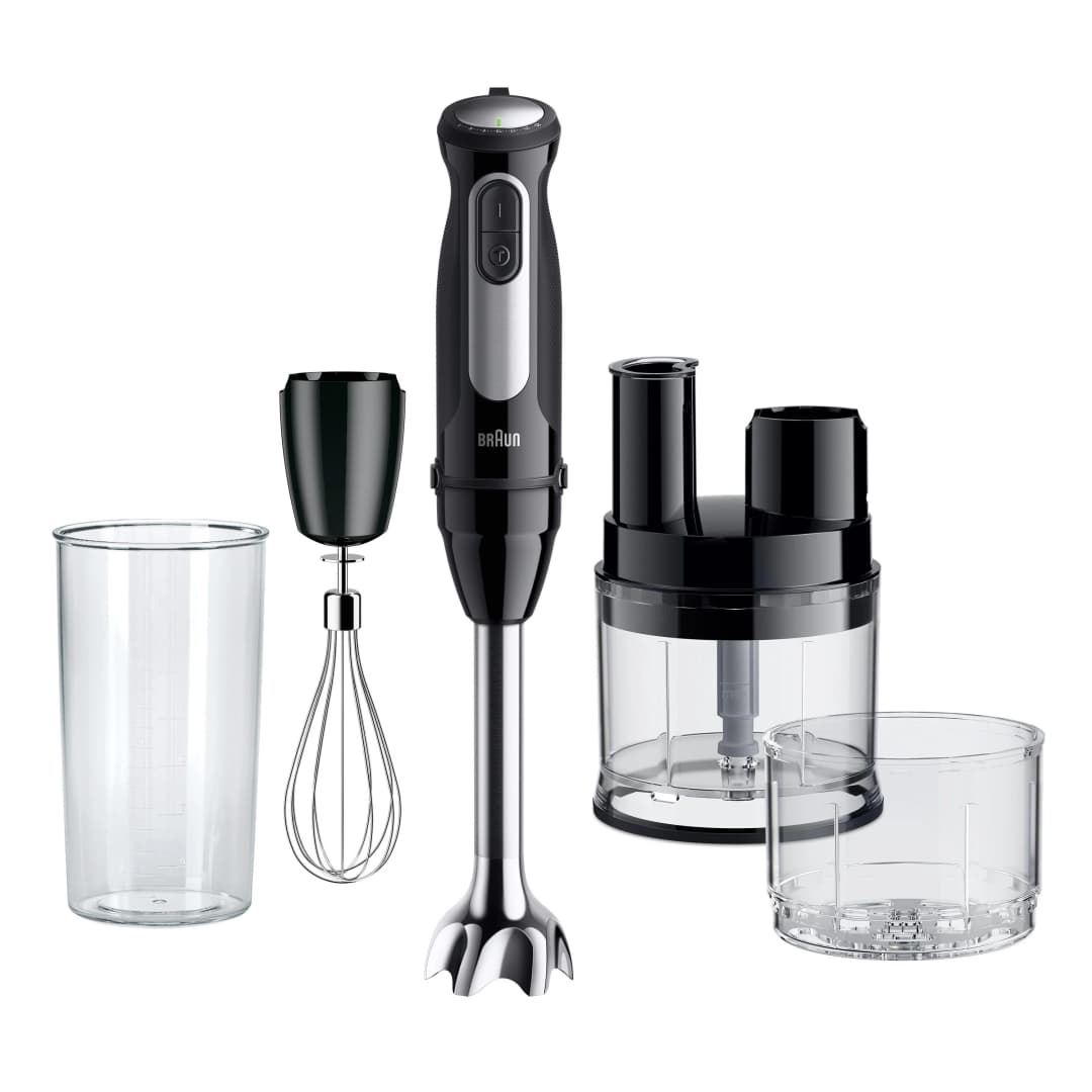 Braun Stabmixer mit mehreren Aufsätzen, einschließlich Becher und Schneebesen.