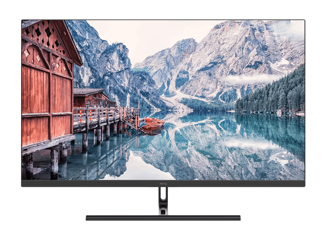 Großer Flachbildfernseher mit See- und Berglandschaft. Holzstrukturen auf der linken Seite.