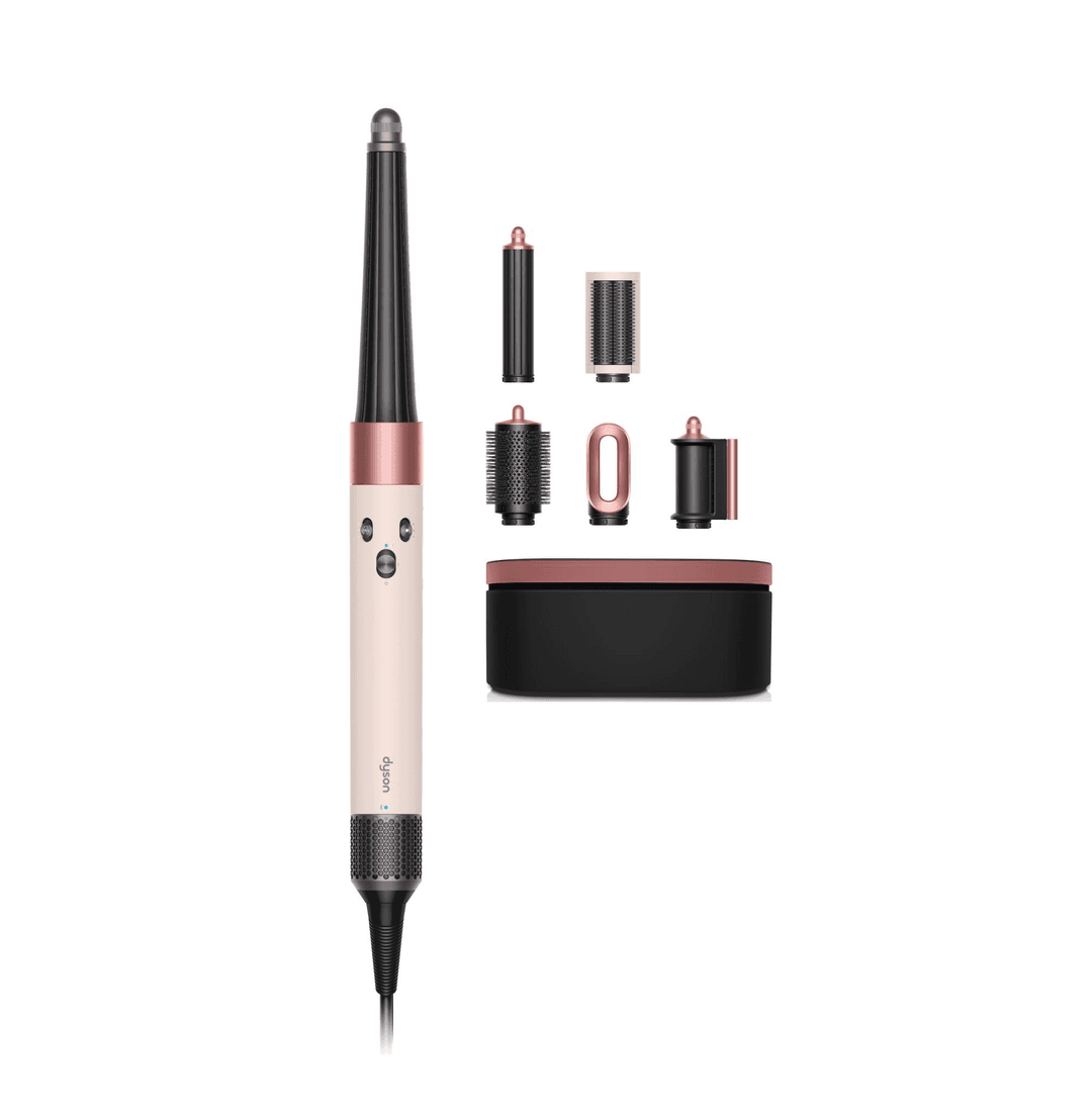 Dyson Haarstyler mit Aufsätzen. Ein Lockenstab, Bürsten und eine Aufbewahrungstasche werden auf weißem Hintergrund gezeigt.