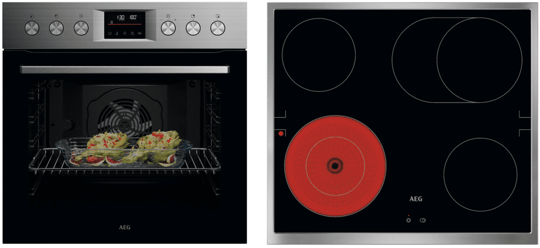 Ein Backofen mit Essen im Inneren und ein schwarzes Kochfeld mit roten und schwarzen Brennern. Der Ofen zeigt ein Display und Knöpfe.