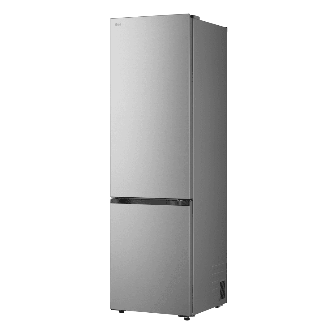 Ein Edelstahl-LG-Kühlschrank. Die obere Tür ist hoch und die untere Tür ist kürzer. LG-Logo sichtbar.