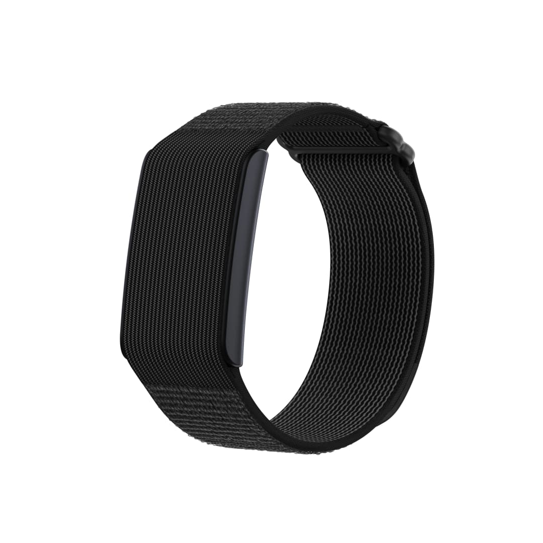 Schwarzes Armband mit Textur, das um ein dunkles, rechteckiges Element gewickelt ist.