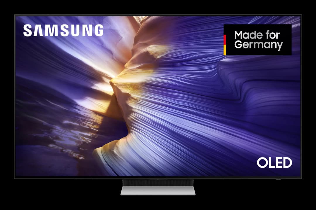 Samsung OLED-Fernseher auf schwarzem Hintergrund mit einer Canyon-Landschaft als Bildschirmbild.