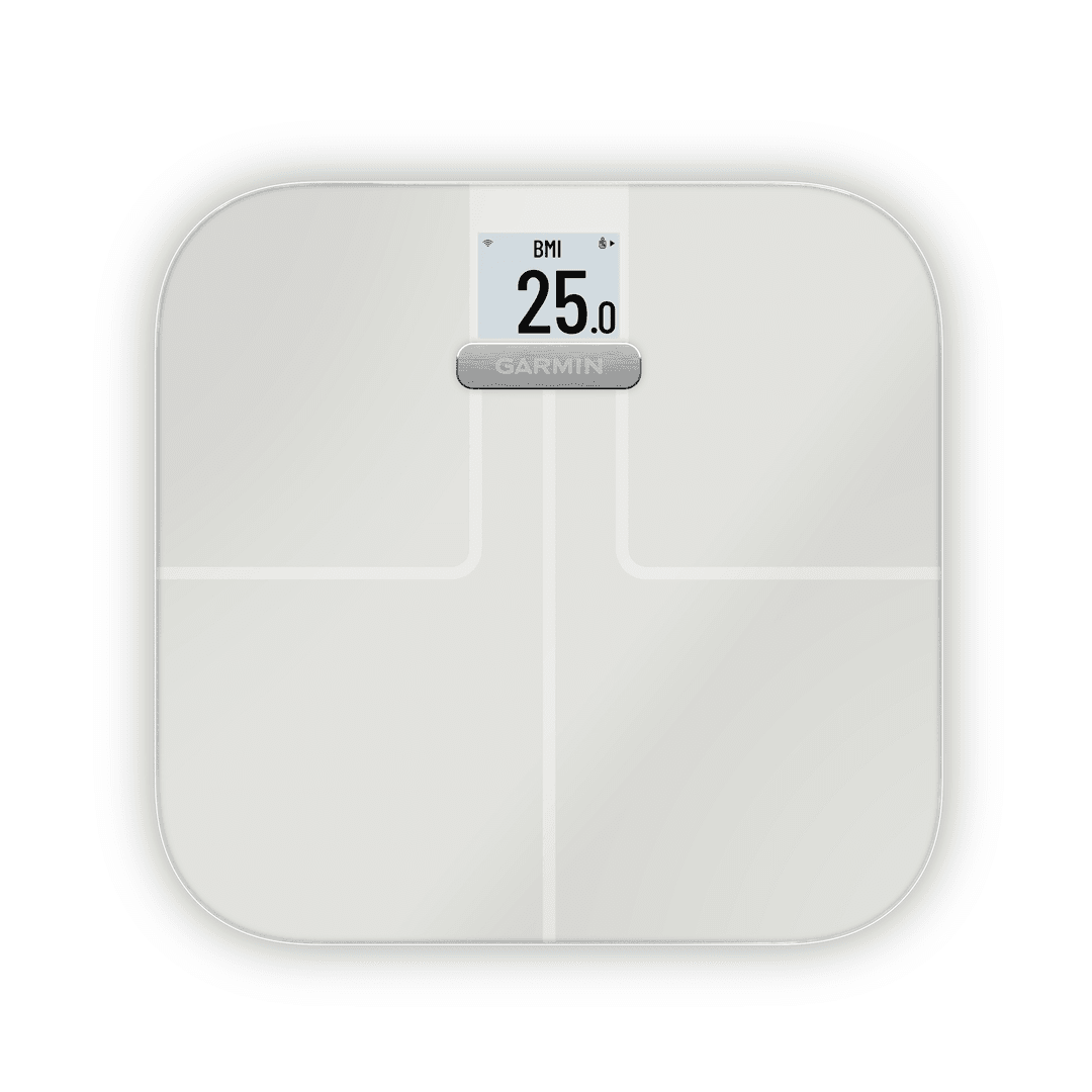 Eine weiße Waage mit digitaler Anzeige mit BMI: 25,0. Das Garmin-Logo ist auf der Vorderseite.
