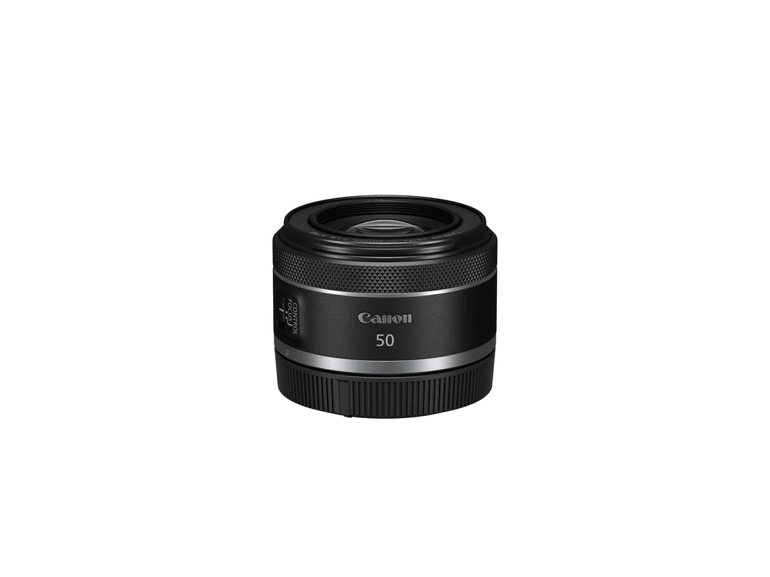 Schwarzes Canon 50mm Kameraobjektiv auf weißem Hintergrund.