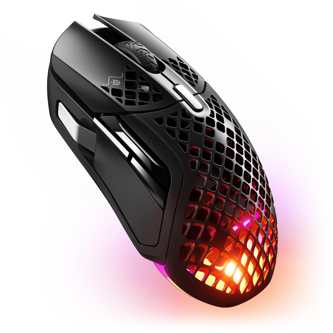 Schwarze SteelSeries Aerox 3 kabellose Gaming-Maus mit RGB-Beleuchtung, weißer Hintergrund.