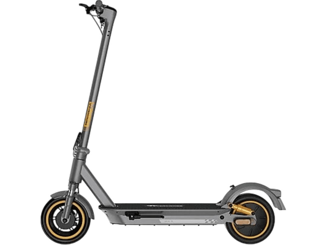 Ein grauer Elektroroller mit gelben Akzenten auf schwarzem Hintergrund. Der Roller ist im Profil.